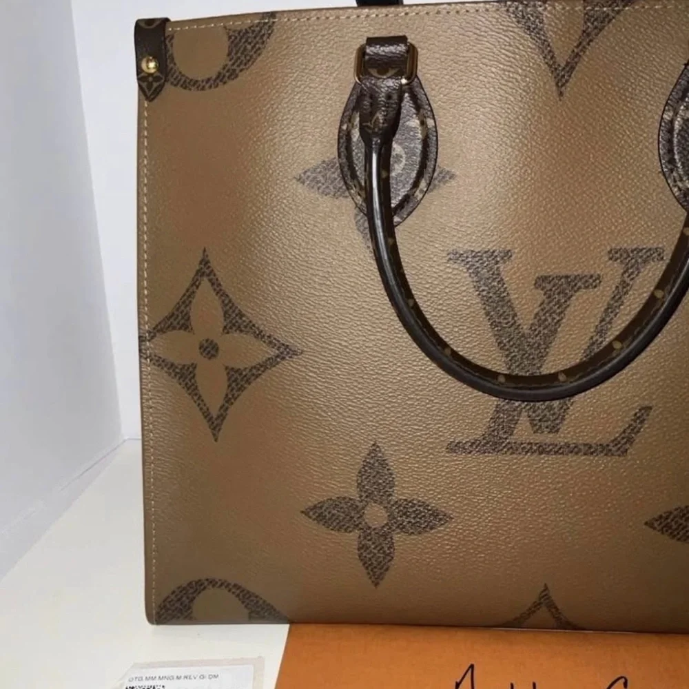 Louis Vuitton On The Go MM‎ Tan and Brown Monogram Tote